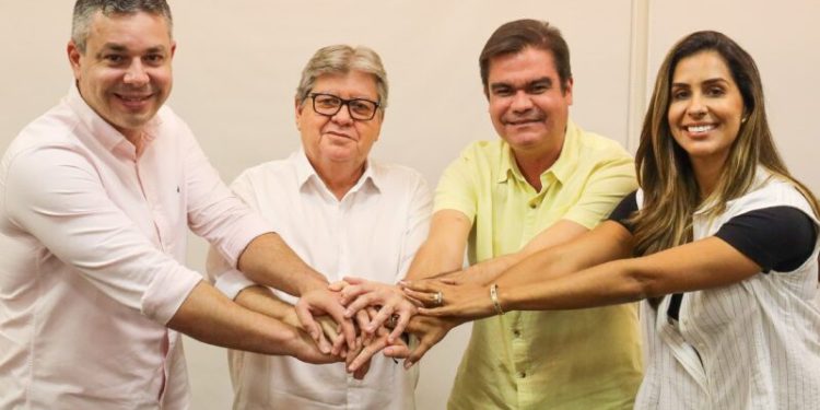João Azevêdo declara apoio do PSB a pré-candidatura de André Coutinho em Cabedelo