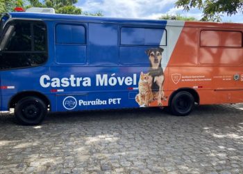 João Azevêdo entrega segundo castramóvel do programa Paraíba Pet