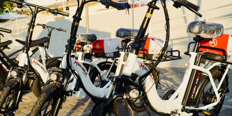 Fortalecer Santa Rita: bicicletas elétricas são entregues para profissionais que atuam em serviços delivery
