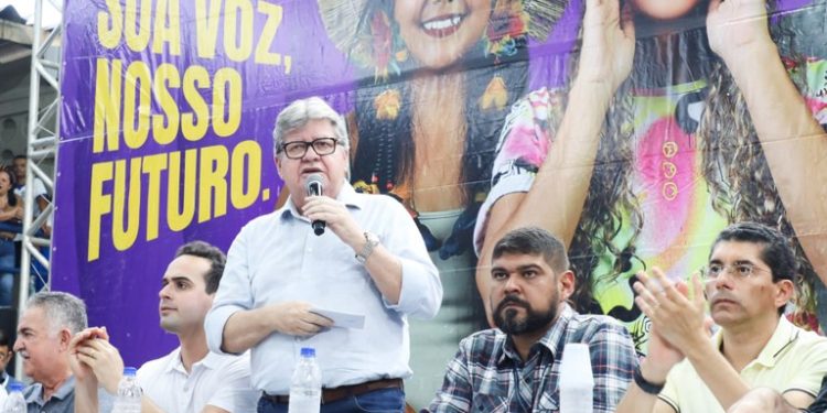 Em Pilar, João Azevêdo preside audiência do ODE, dialoga com a população e entrega investimentos para a região