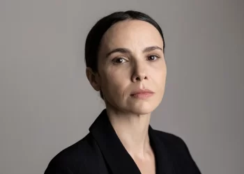 Débora Falabella é condenada a indenizar ex-deputado da Paraíba por danos morais