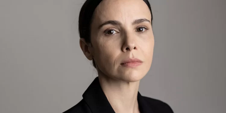 Débora Falabella é condenada a indenizar ex-deputado da Paraíba por danos morais