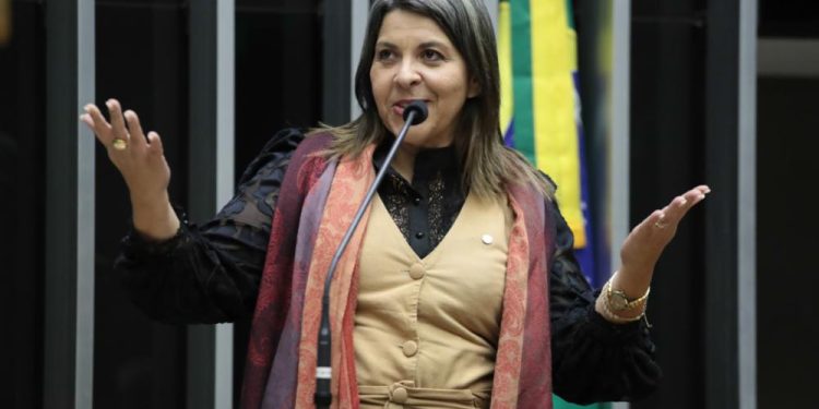 Eliza Virginia toma posse na Câmara Federal após licença de Mersinho Lucena