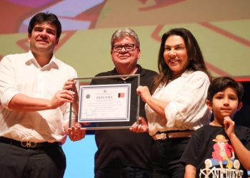 João Azevêdo participa de entrega de Título de Cidadania Paraibana a Maurício de Sousa