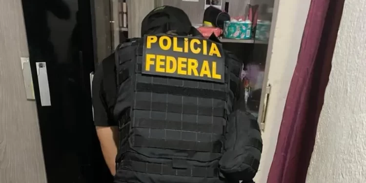 PF cumpre mandado contra suspeito de posse de pornografia infantil, em Patos