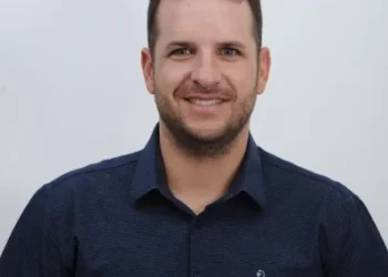 Prefeito de São João do Cariri desafia TCE e mantém contratações irregulares e apadrinhados políticos