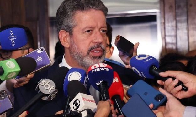 Regulamentação da reforma tributária será votada a partir da próxima quarta-feira, diz Lira