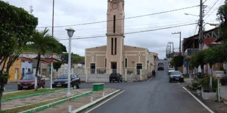 MPPB processa ex-prefeito paraibano, filho e três servidores públicos por improbidade