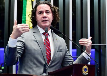 Veneziano defende PAC e esforços do governo na reestruturação do país