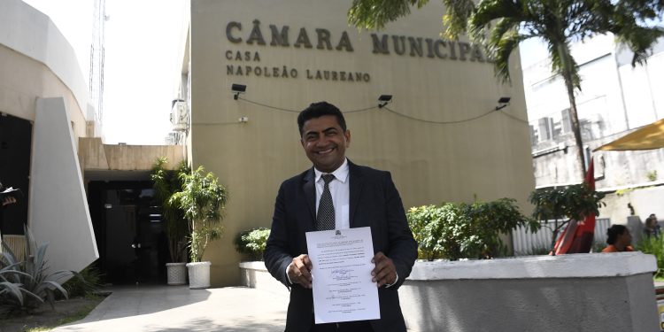 CMJP empossa suplente Mô Lima após renúncia de Helena Holanda