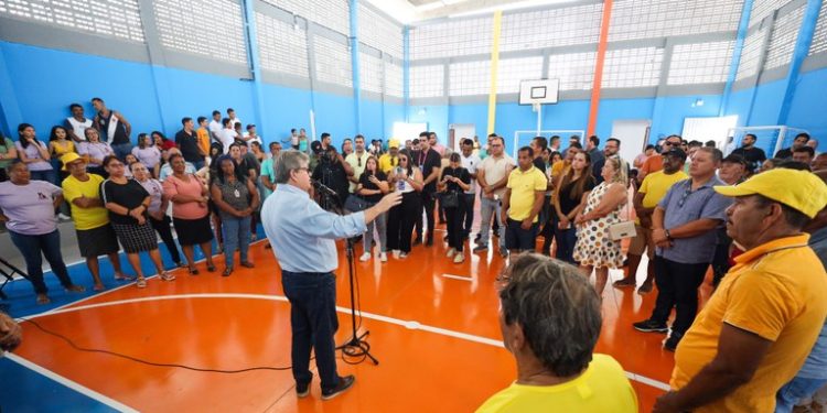 João Azevêdo entrega reforma e ampliação de escola em Alhandra e destaca investimentos na Educação