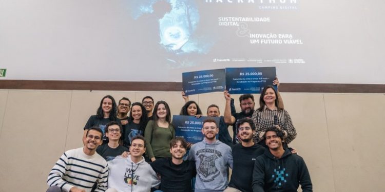 Governo da Paraíba premia ganhadores do Hackathon – Camping Digital no último dia da Expotec 2024