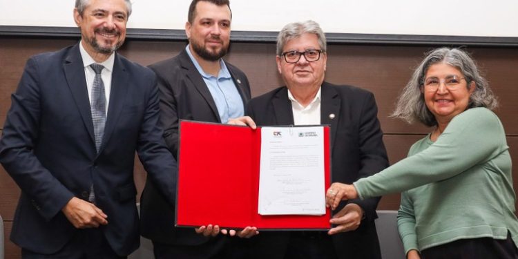 João Azevêdo celebra acordo de cooperação técnica para fomentar projetos de intercâmbio cultural entre a Paraíba e Portugal