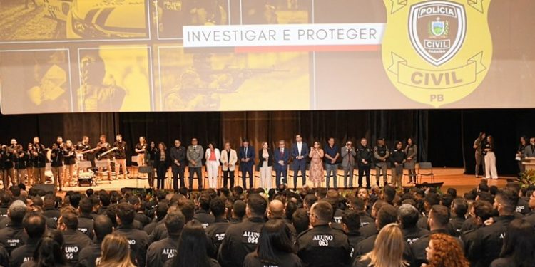 João Azevêdo participa de formatura de 426 concursados da Polícia Civil e anuncia datas de nomeações