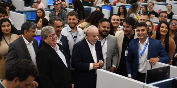 João Azevêdo e presidente Lula prestigiam inauguração da nova unidade da AeC em João Pessoa