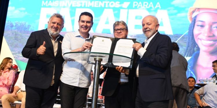 Em solenidade com João Azevêdo, Lula anuncia novos investimentos do Governo Federal para a Paraíba