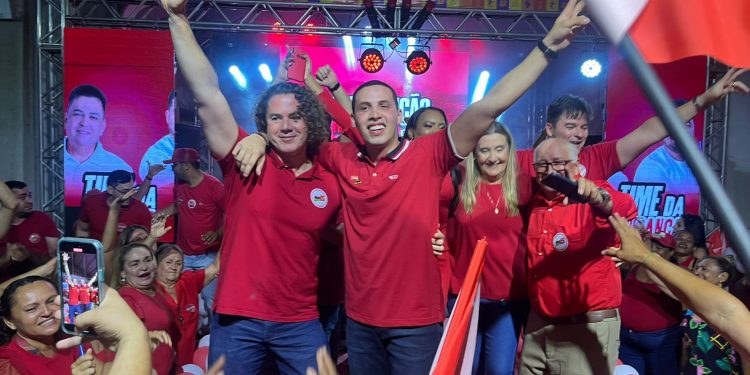 Veneziano participa de convenção do MDB e União Brasil que definiu Netto e Galvíncio para prefeito e vice em Santa Luzia