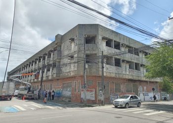 Empresa contratada pela PMJP inicia demolição do prédio do antigo Hotel Tropicana