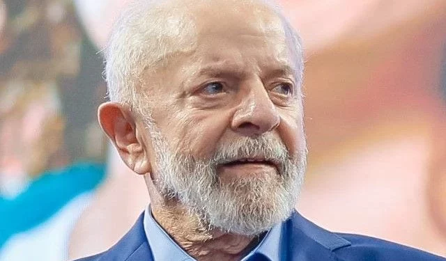 Mesmo liberado para ficar com relógio, Lula pede para devolvê-lo pessoalmente ao TCU