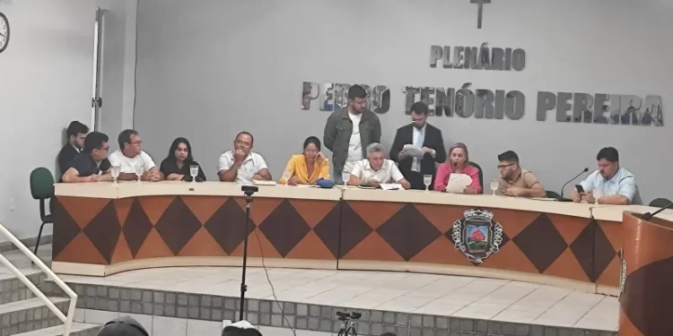 Mandato do prefeito de Mulungu é cassado pela Câmara Municipal