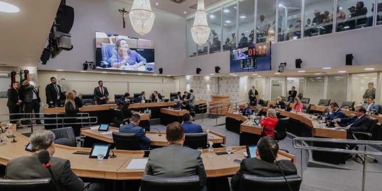 ALPB institui Parlamento Jovem e estimula protagonismo juvenil na política paraibana