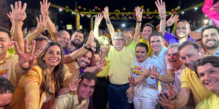 Convenção do PSB em Bayeux: Tacyana Leitão reúne 10 mil pessoas e 4 ex-candidatos a prefeito