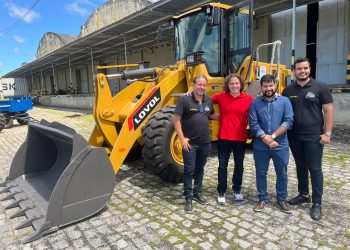 Veneziano entrega máquina agrícola ao município de Teixeira, em parceria com a Codevasf: “uma justa demanda”