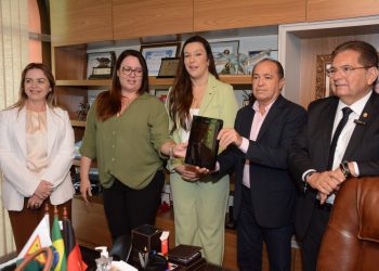 ALPB doa 60 tablets para reeducação de detentos na Paraíba