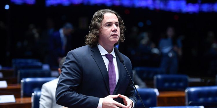 Senado aprova Relatório de Veneziano que moderniza concursos públicos; matéria vai à sanção presidencial