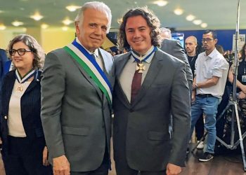 Veneziano é condecorado pelos relevantes serviços prestados ao País, em cerimônia alusiva aos 25 anos do Ministério da Defesa