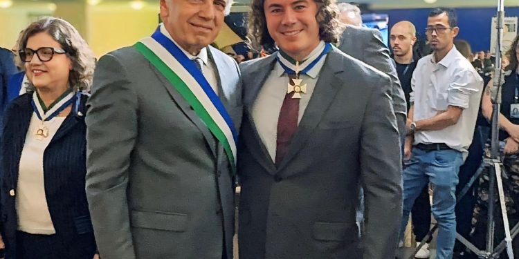 Veneziano é condecorado pelos relevantes serviços prestados ao País, em cerimônia alusiva aos 25 anos do Ministério da Defesa