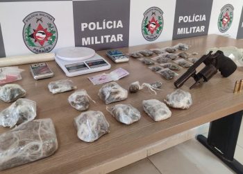 Polícia Militar prende acusados com arma de fogo e entorpecentes, na zona sul de JP