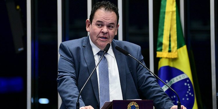 André Amaral pede suspensão da importação de camarão do Equador
