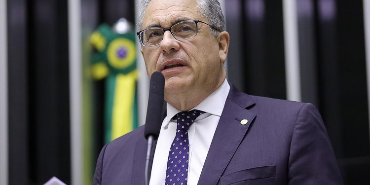 Zarattini: “Sabe quem está ganhando dinheiro no Brasil? Os bancos!”