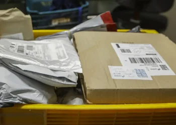 Correios alertam sobre golpe cobrando taxa para retirar encomenda