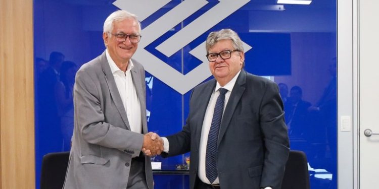 João firma parceria com Banco do Brasil e trata de programa de incentivo ao empreendedorismo com representantes do MDS