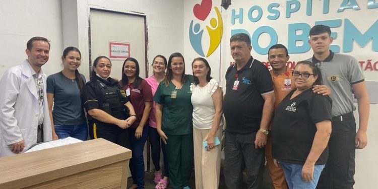 Em Patos: paciente toca o ‘sino da cura’ após tratamento no Hospital do Bem