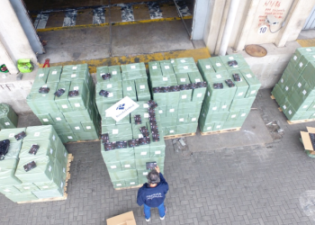 Leilão da Receita Federal tem iPhone 15 Pro Max por R$ 1.900 e mais