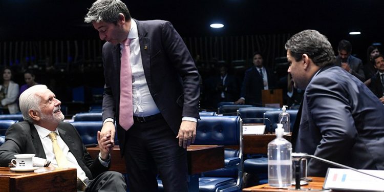 Reoneração da folha de pagamento terá votação retomada nesta terça (20)