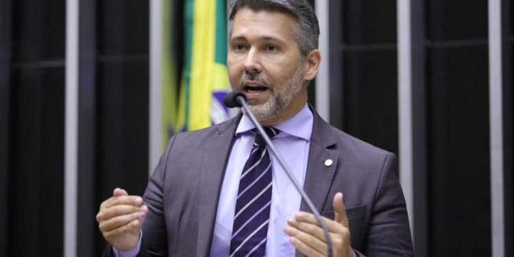 Leonardo Gadelha defende regulamentação de novas tecnologias e criação de Observatório de Inovação no Congresso