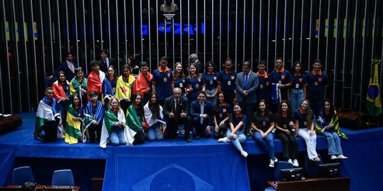 Posse dos 27 jovens senadores de 2024 acontece nesta segunda-feira (05)