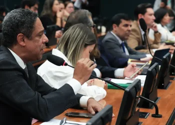 Projetos que limitam ação do STF avançam na Câmara dos Deputados