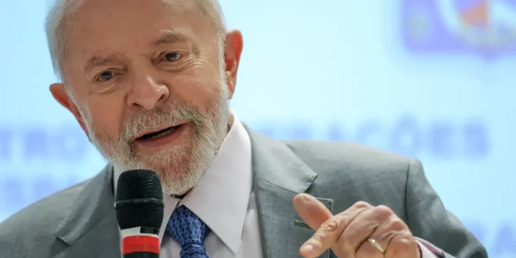 Lula critica privatizações de empresas públicas em visita à Telebras