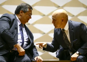 Dino diz que Moraes pediu legalmente relatórios ao TSE