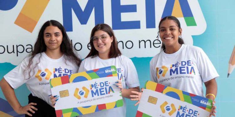 Ampliação do Pé-de-Meia na Paraíba alcança cerca de 80% dos matriculados no ensino médio