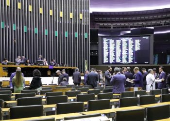 Câmara deve retomar nesta semana a votação do segundo projeto da reforma tributária