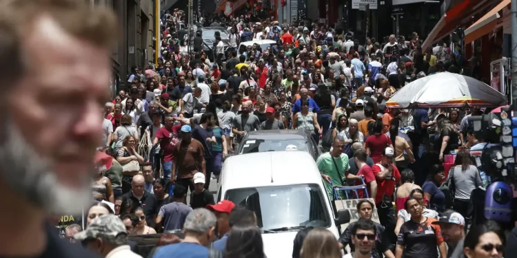 Brasil registra 212,6 milhões de habitantes em julho de 2024, diz IBGE