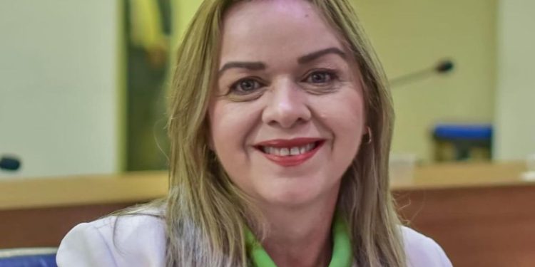 PL de Sílvia Benjamin prevê campanha de violência contra a mulher nos cinemas da Paraíba
