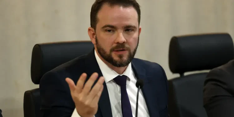 Orçamento de 2025 buscará R$ 166,2 bilhões extras para zerar déficit