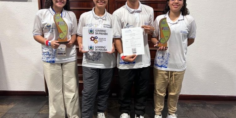 Estudantes paraibanos conquistam primeiros lugares em competição internacional de robótica no Chile